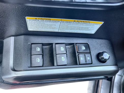 Used 2019 Toyota Tacoma TRD Off-Road w/ Technology Package AWD/4WD image 24