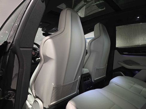 New 2025 Porsche Macan 4S Electric image 23