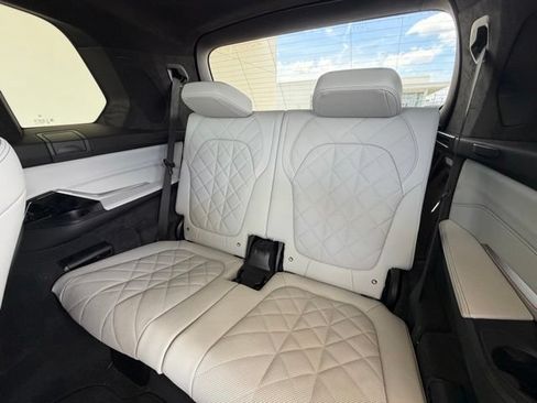 Used 2025 BMW X7 xDrive40i w/ Premium Package AWD/4WD image 27
