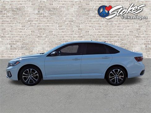 Used 2024 Volkswagen Jetta Sport image 7