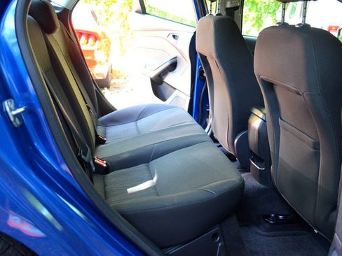Used 2018 Ford Focus SE w/ SE Appearance Package FWD image 9