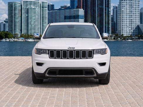 Used 2018 Jeep Grand Cherokee Limited AWD/4WD image 4