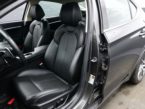 Certified 2023 Genesis G70 2.0T image 13