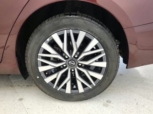 Used 2025 Nissan Altima 2.5 SV AWD/4WD image 9