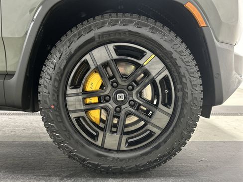 Used 2022 Rivian R1T Launch Edition image 11