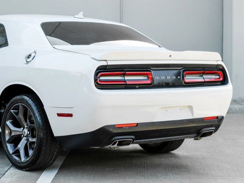 Used 2018 Dodge Challenger SXT Plus RWD image 9
