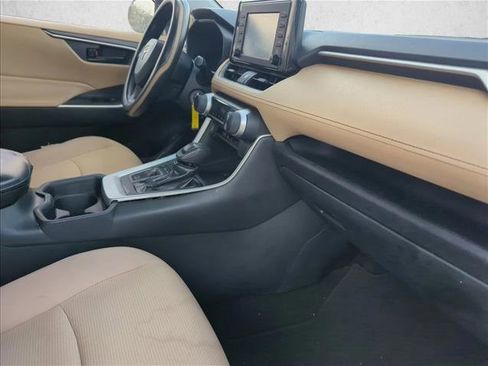 Used 2019 Toyota RAV4 LE image 16