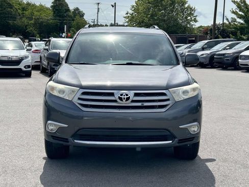 Used 2011 Toyota Highlander SE w/ Tow Pkg AWD/4WD image 2