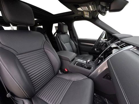 New 2025 Land Rover Discovery Dynamic SE image 19