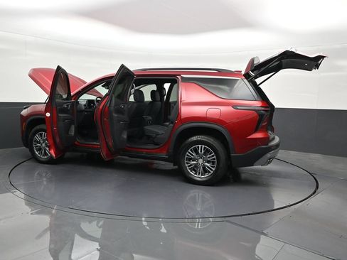 Used 2024 Chevrolet Traverse LT FWD image 36