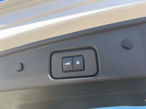 Used 2025 Nissan Pathfinder Platinum image 37