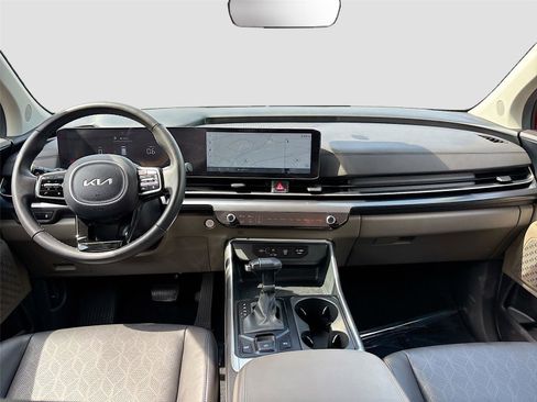 Used 2025 Kia Carnival FWD image 25