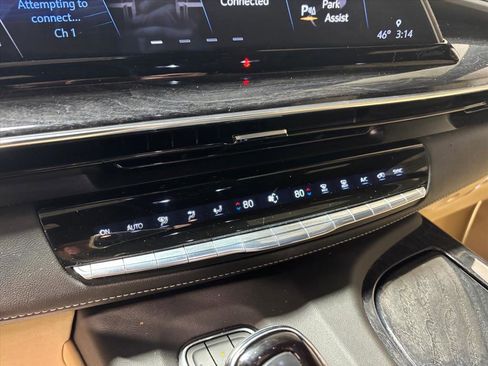 Used 2023 Cadillac Escalade Premium Luxury image 17