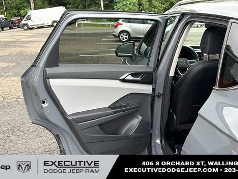 Used 2023 Volkswagen Taos SE AWD/4WD image 22