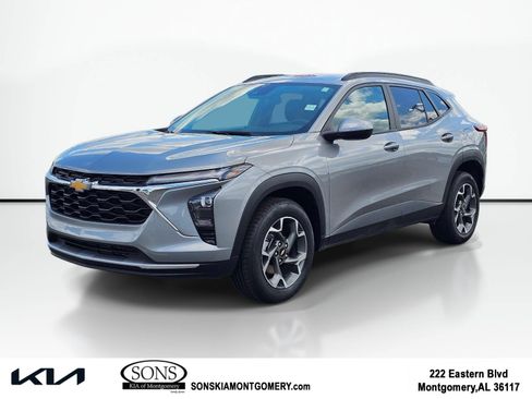 Used 2025 Chevrolet Trax LT w/ Driver Confidence Package FWD image 1