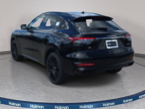Used 2021 Maserati Levante AWD/4WD image 8