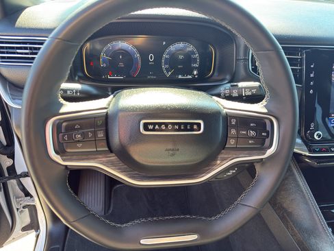 Used 2024 Jeep Wagoneer Series II w/ Flexible Seating Group AWD/4WD image 16