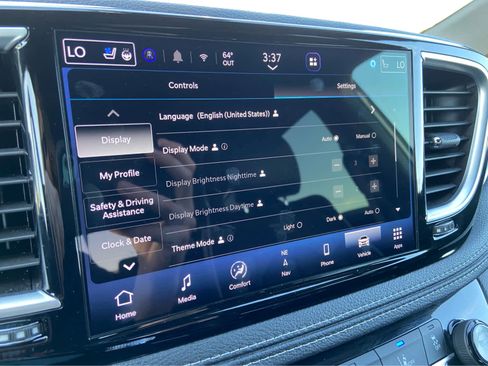 Used 2025 Chrysler Pacifica Limited FWD image 32