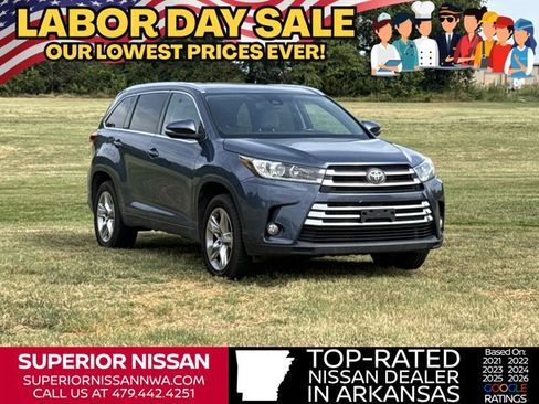 Used 2017 Toyota Highlander Limited FWD image 1