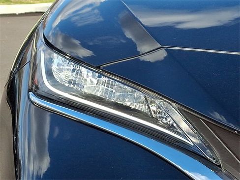 Used 2021 Toyota Venza LE image 10