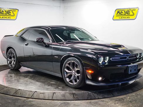 Used 2019 Dodge Challenger R/T image 5