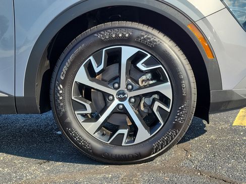 Used 2025 Kia Sportage EX FWD image 5