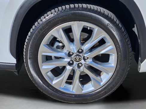 Used 2022 Toyota Highlander Limited FWD image 34