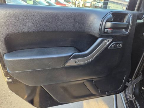 Used 2012 Jeep Wrangler Unlimited Sport image 7