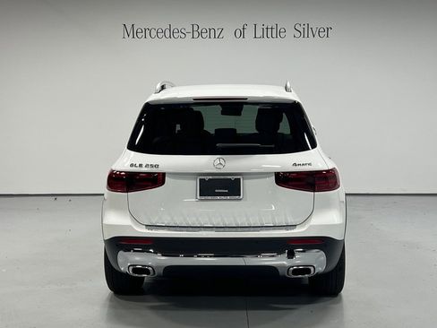 Used 2025 Mercedes-Benz GLB 250 4MATIC image 4