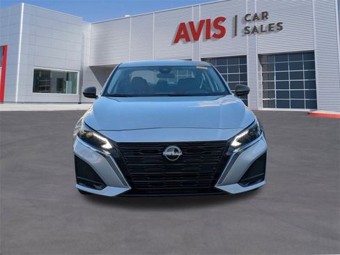 Used 2024 Nissan Altima 2.5 SV image 2