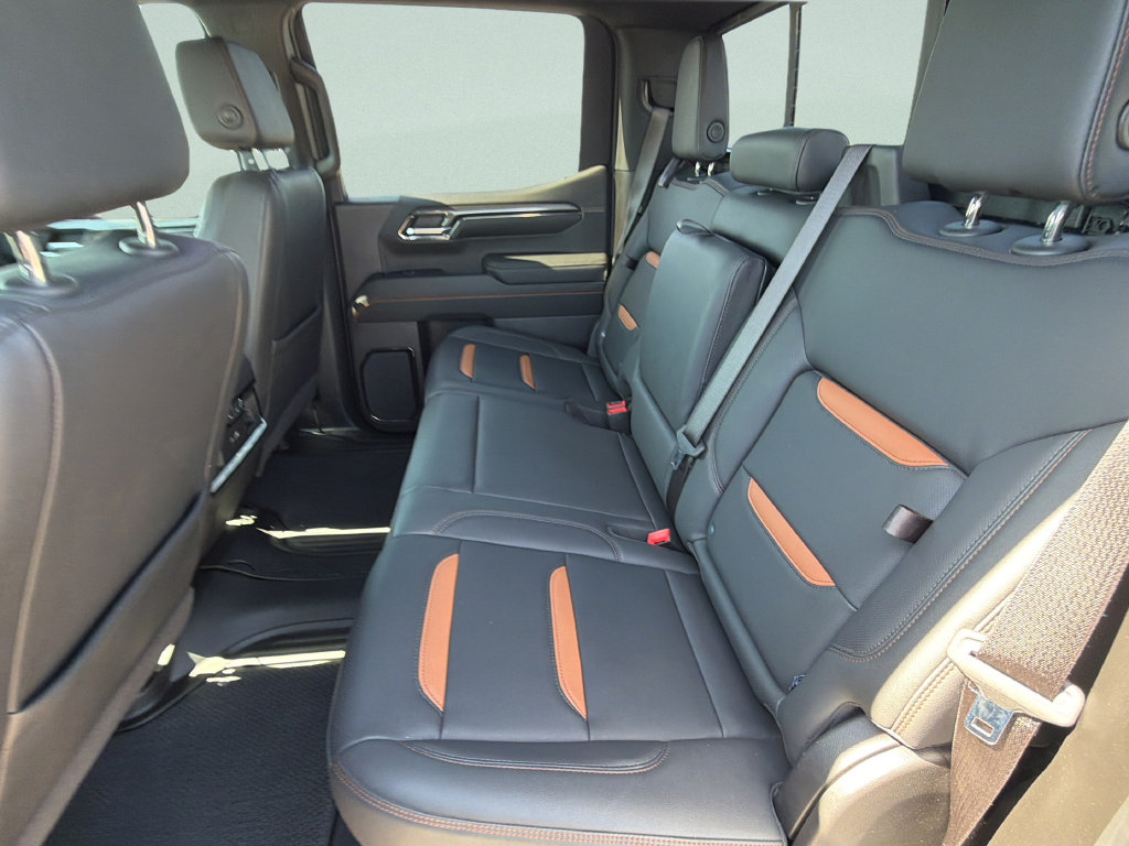 Used 2024 GMC Sierra 1500 AT4 w/ Technology Package AWD/4WD image 15