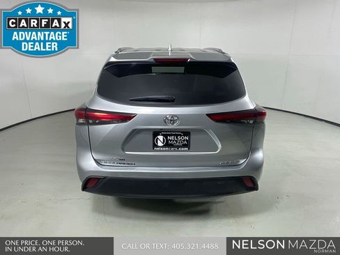 Used 2021 Toyota Highlander XLE AWD/4WD image 7