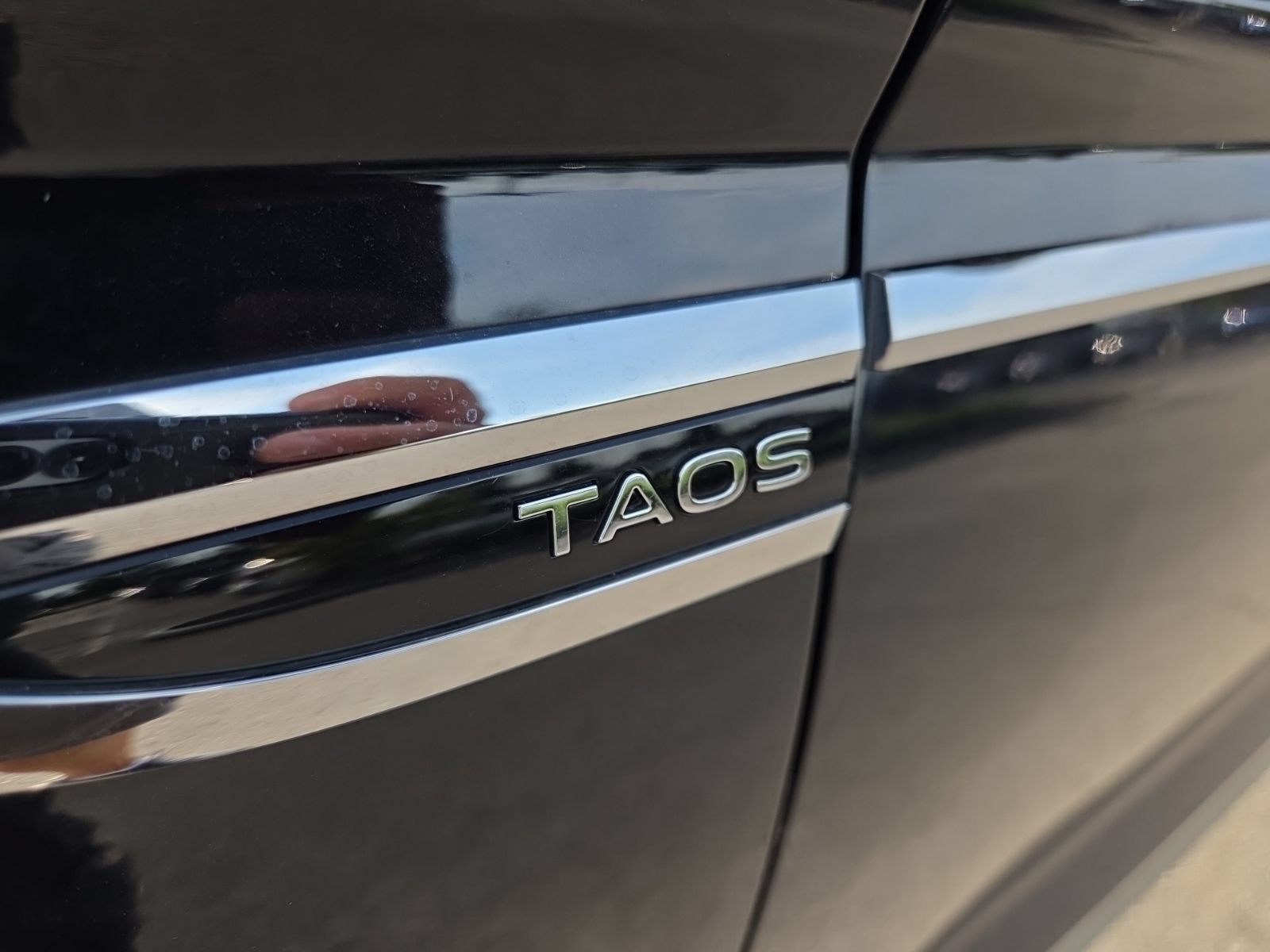 Certified 2024 Volkswagen Taos SE w/ Black Wheel Plus Package AWD/4WD image 16