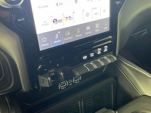 Used 2025 RAM 3500 Laramie w/ Towing Technology Group AWD/4WD image 8