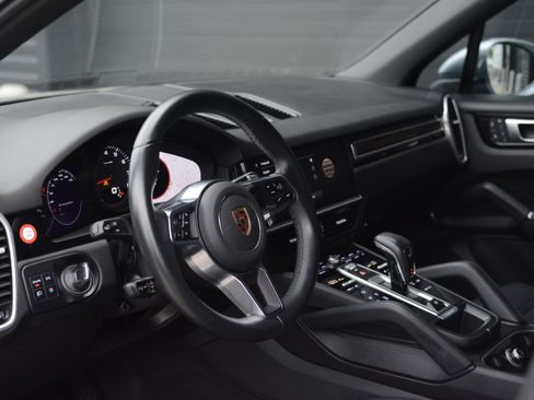 Certified 2023 Porsche Cayenne AWD/4WD image 4