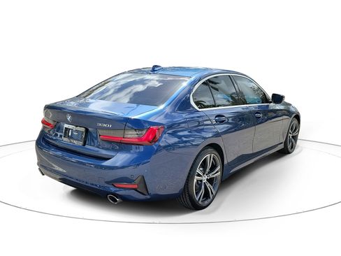 Used 2022 BMW 330i Sedan w/ Driving Assistance Package image 4