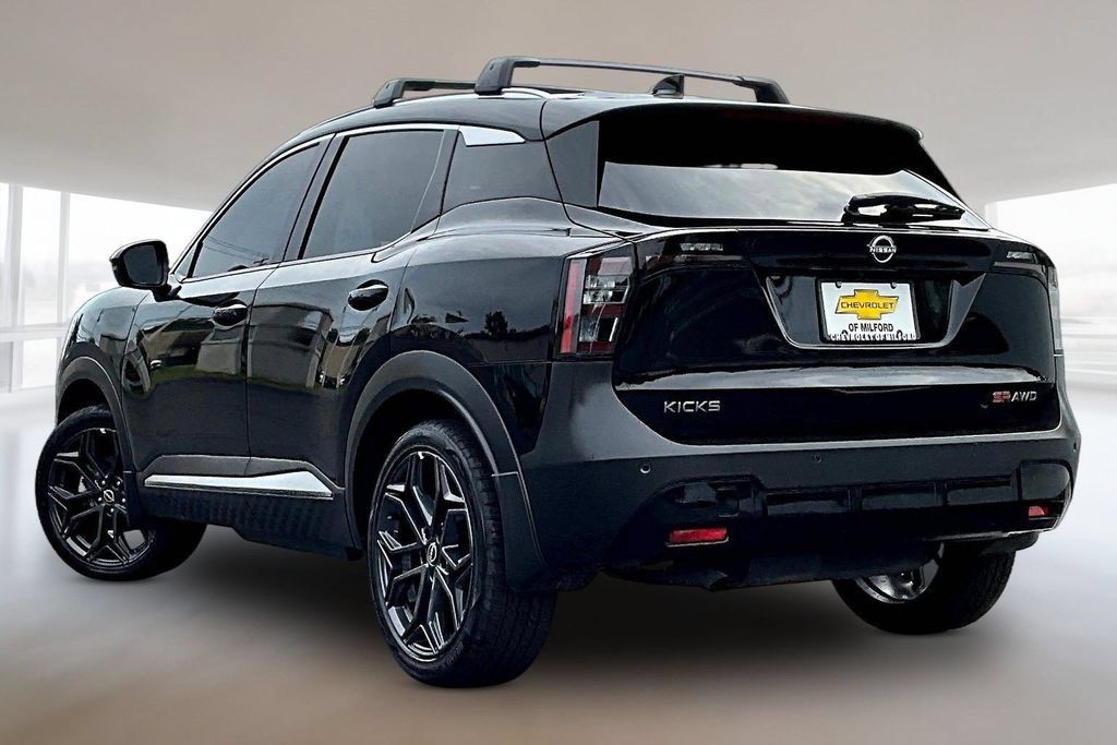 Used 2026 Nissan Kicks SR AWD/4WD image 4