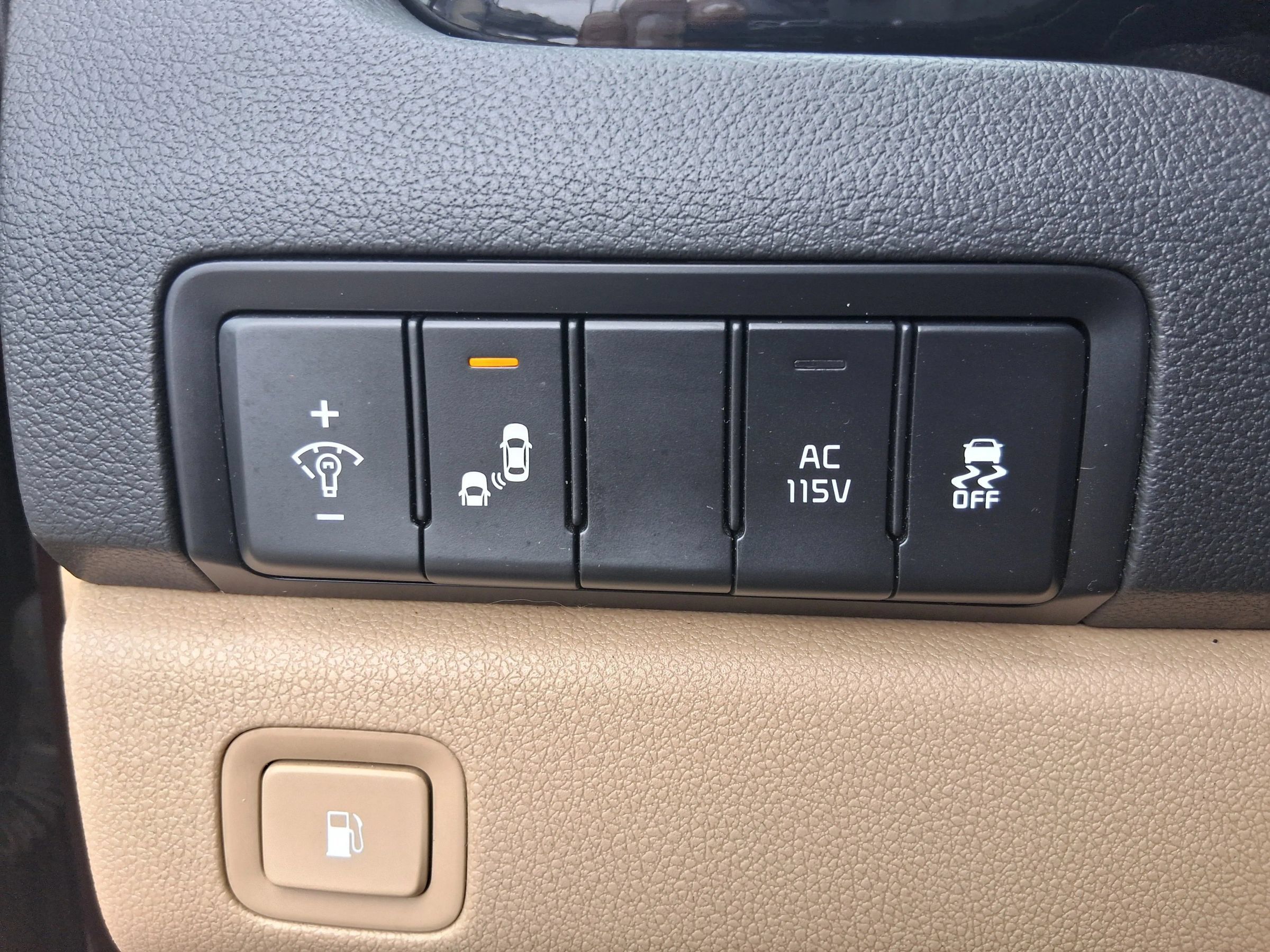 Used 2016 Kia Sedona SX FWD image 18