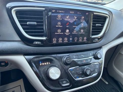 Used 2020 Chrysler Pacifica Touring-L Plus FWD image 32
