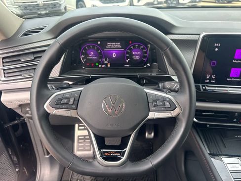 Used 2025 Volkswagen Atlas Peak Edition SE AWD/4WD image 15