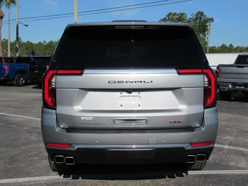 Used 2025 GMC Yukon XL Denali image 6