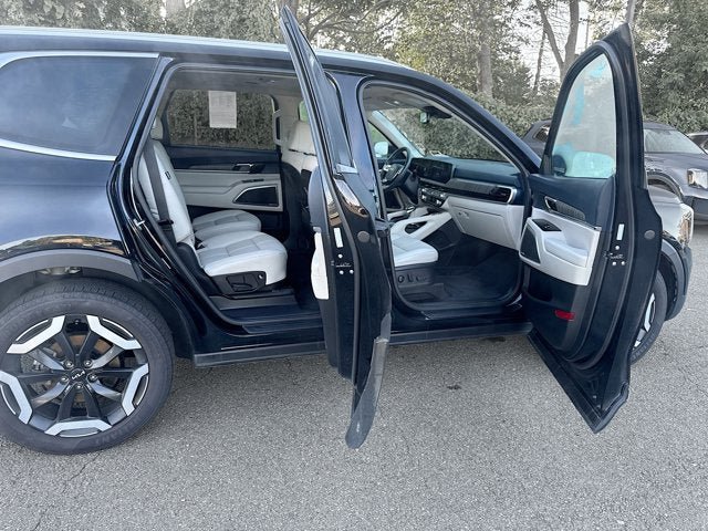 Certified 2025 Kia Telluride EX w/ EX Captain's Chair Package AWD/4WD image 36