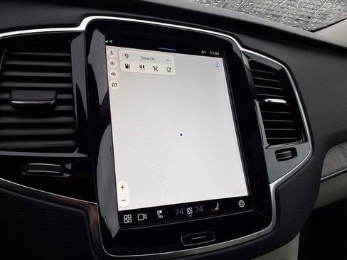 Used 2023 Volvo XC90 B6 Plus image 9