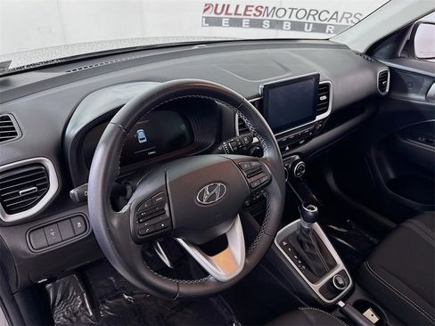 Used 2024 Hyundai Venue SEL image 9