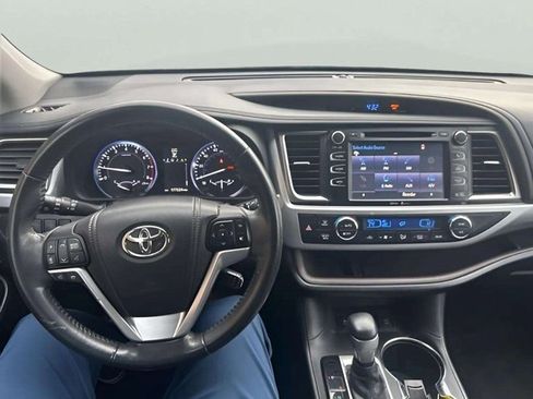 Used 2014 Toyota Highlander XLE image 7