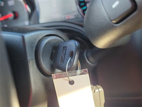 Used 2017 GMC Yukon XL SLE w/ SLE Value Package image 27