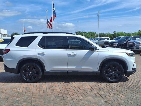 Used 2025 Honda Pilot Black Edition image 4