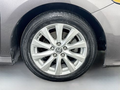 Used 2019 Toyota Camry LE FWD image 31