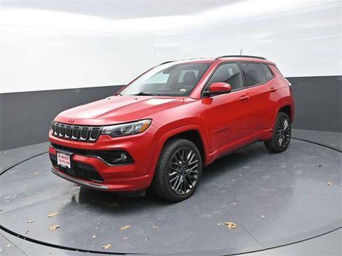 Used 2023 Jeep Compass Limited image 3