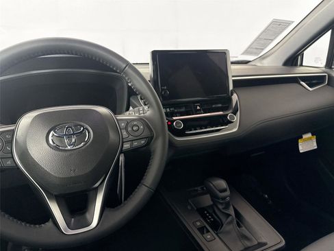 Certified 2026 Toyota Corolla Cross SE image 30